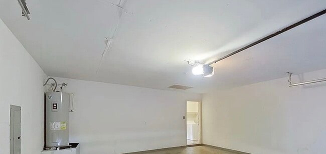 Building Photo - AVAILABLE NOW