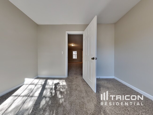 Building Photo - 1619 Spring Hill Ct