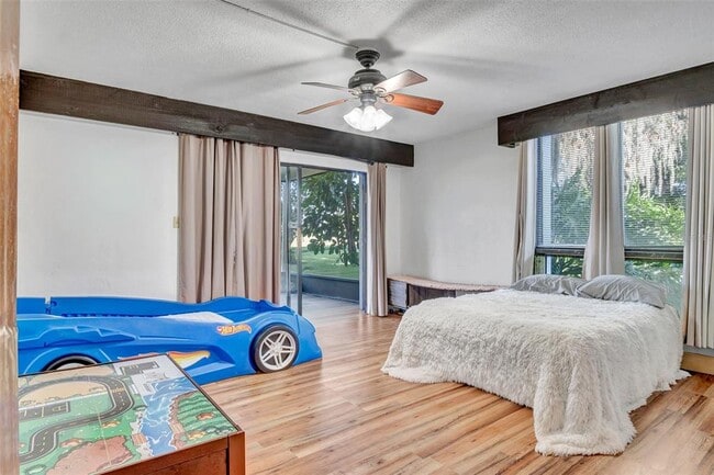 Building Photo - 4 Nottingham Way