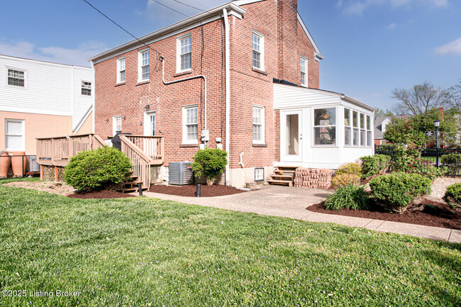 Building Photo - 2418 Brighton Dr