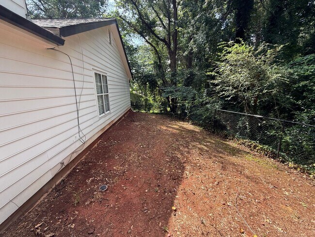 Building Photo - Renovated 3 bedroom 2 bath Ranch