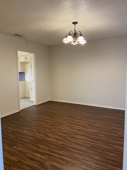 Building Photo - 2129 Poppy Ln