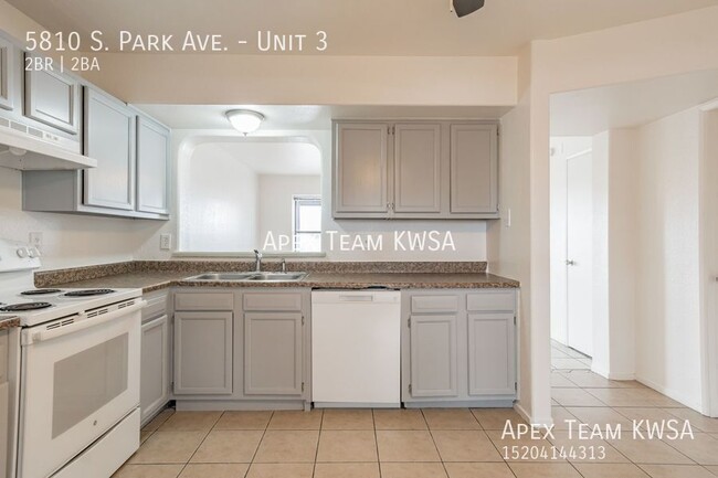 Building Photo - $1150- 2 Bed | 1.5 Bath Townhome Unit with...