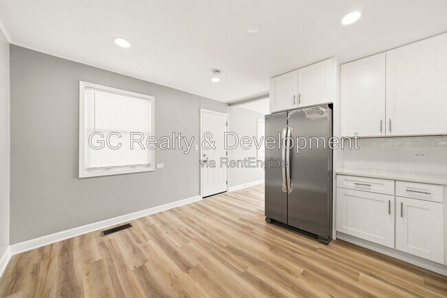 Building Photo - 2804 School Dr