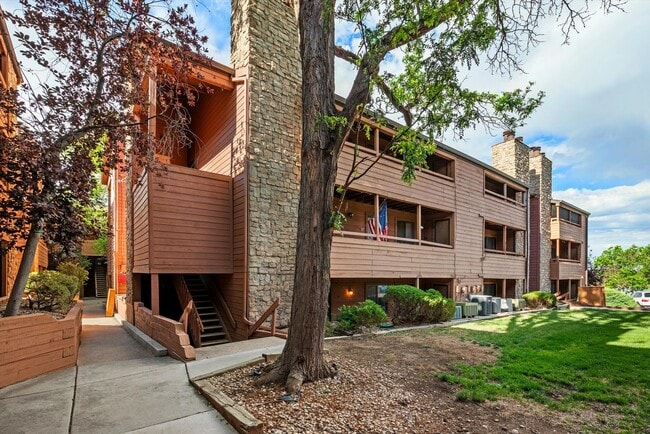 Building Photo - Updated 1 Bed Condo | Reserved Parking, Covered Patio & Fireplace