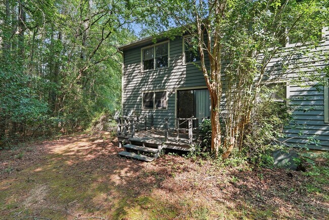 Building Photo - 10 Clover Dr