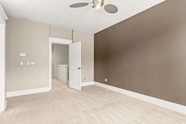 Building Photo - Must See! Luxury Townhome in West Sylvan Hills - Clubhouse/Pool/Garage!