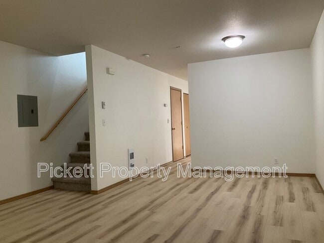 Building Photo - 681 Northpark Ln
