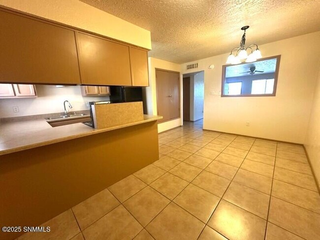 Building Photo - 2344 Saturn Cir