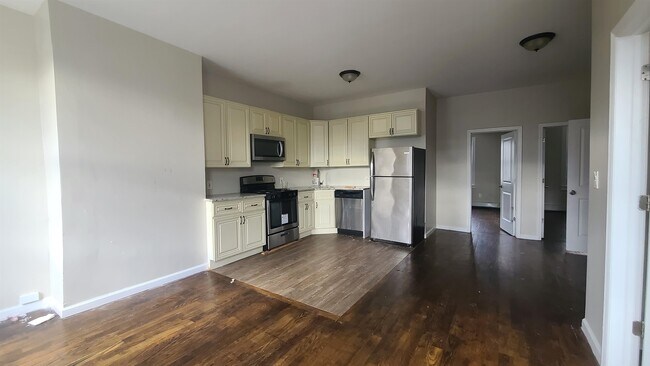 Building Photo - 166 Armstrong Ave