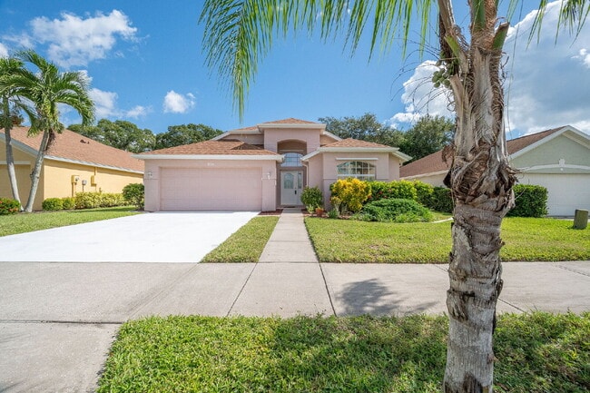 Building Photo - Spacious 3/2 with tranquil setting is waiting for you!