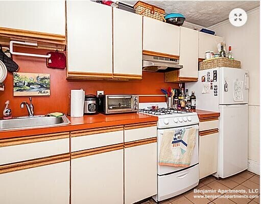 Building Photo - 94 W Cedar St