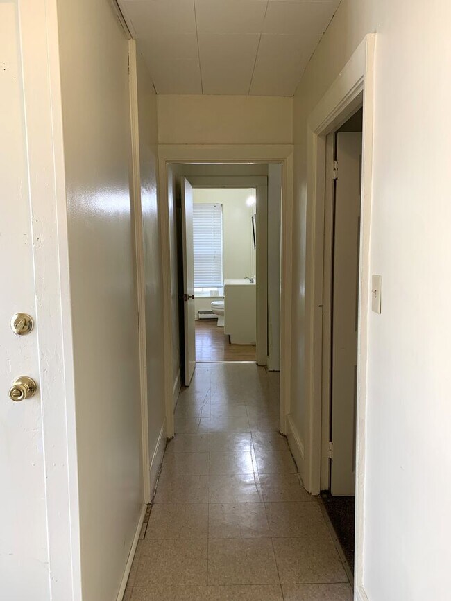 Building Photo - 212 E King St