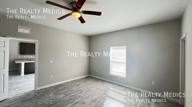 Building Photo - 1138 Kareena St NW