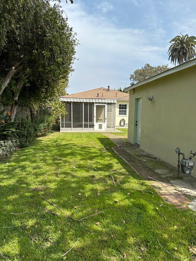 Building Photo - 2133 Glyndon Ave