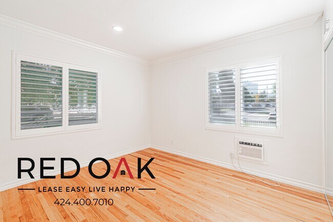 Building Photo - 14619 Moorpark St