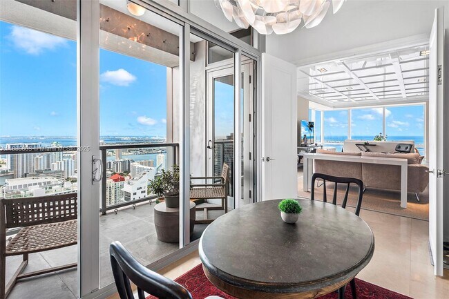 Building Photo - 1425 Brickell Ave
