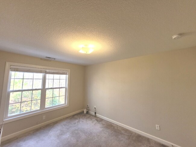 Building Photo - Gorgeous Townhome-Style Condo in Virginia Beach!