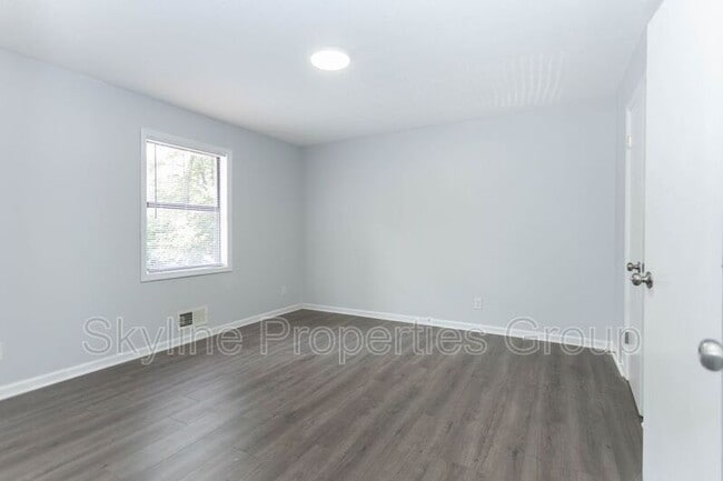 Building Photo - 5861 Dunn Rd