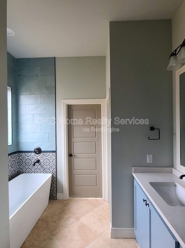 Building Photo - 4800 Hambletonian Ln