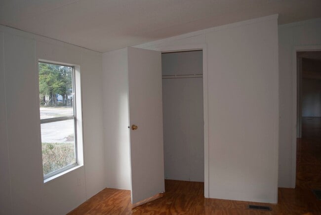 Building Photo - 3 bed 2 bath Tallahassee Home for Rent
