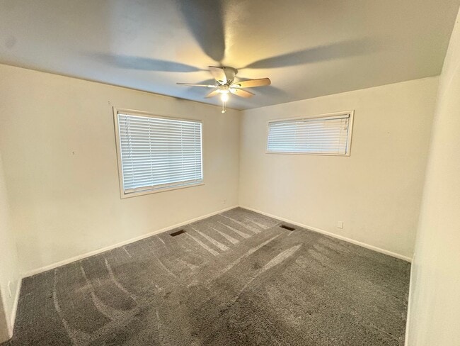 Building Photo - 437 Circleway Dr