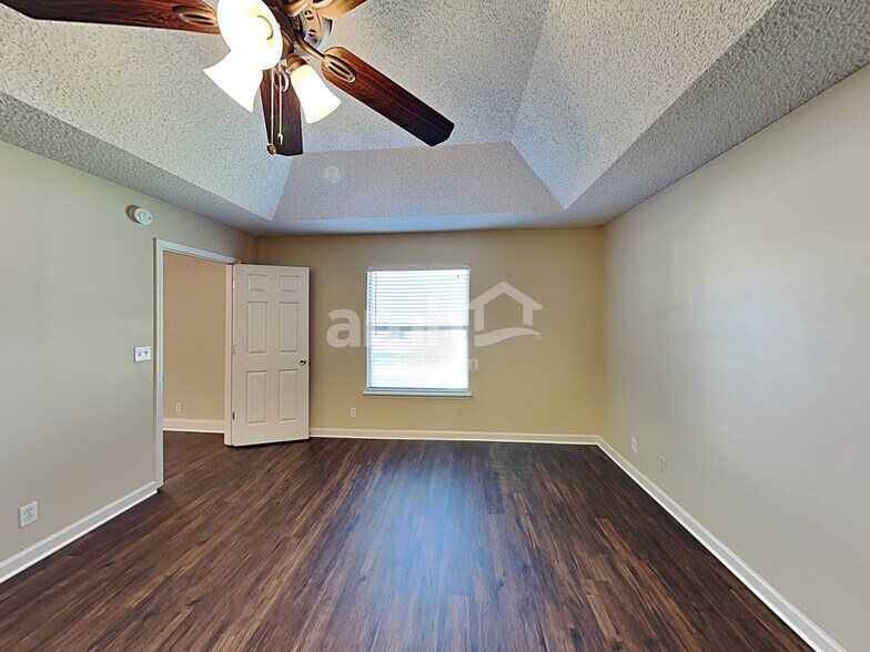 Building Photo - 2895 Majestic Oaks Ln