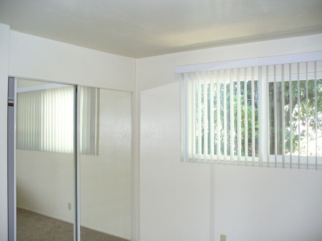 Building Photo - RIV511-525*