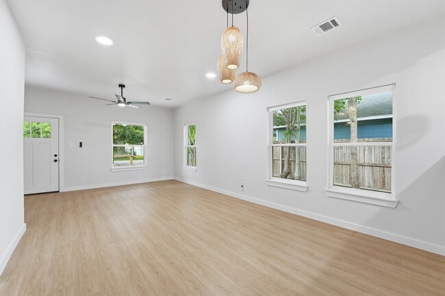 Building Photo - 2710 Gano St