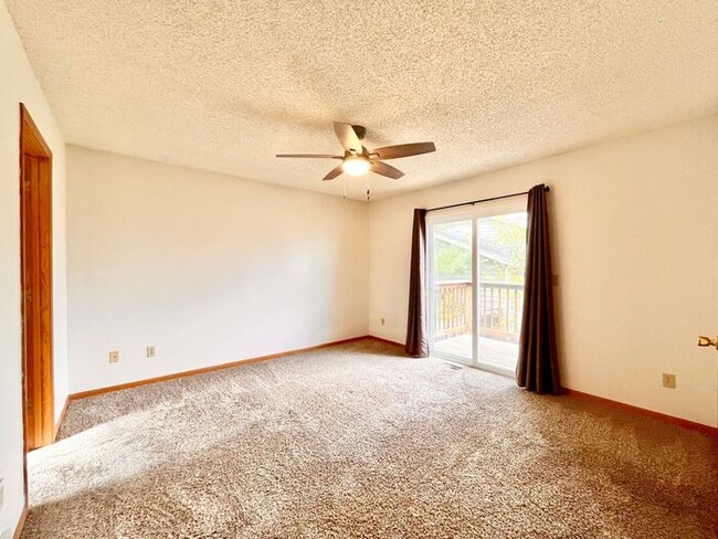 Building Photo - Spacious 4 Bed 3 Bath Home with 2-Car Atta...