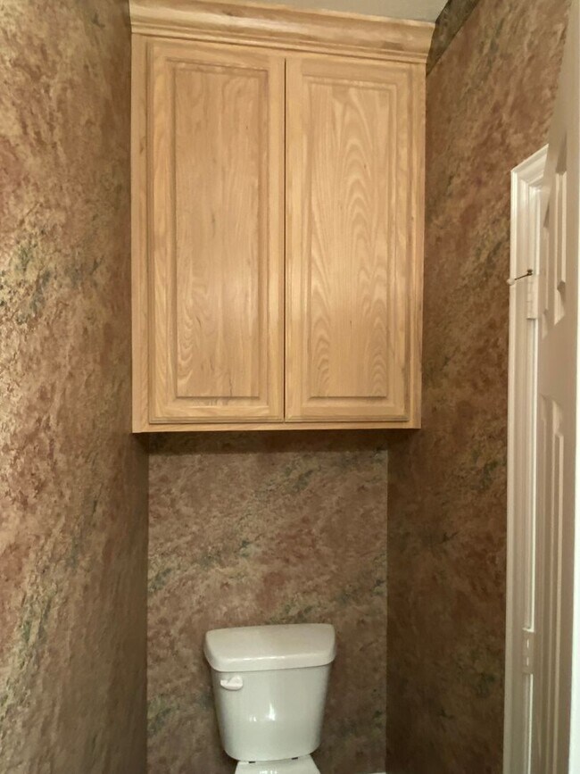 Building Photo - Quiet 2 bedroom townhome close to Downtown Denton Square