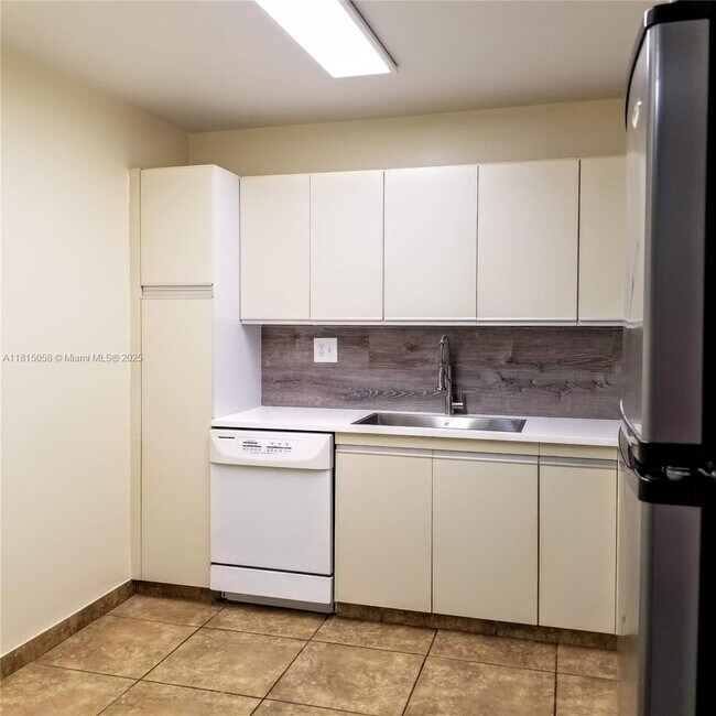 Building Photo - 18151 NE 31st Ct