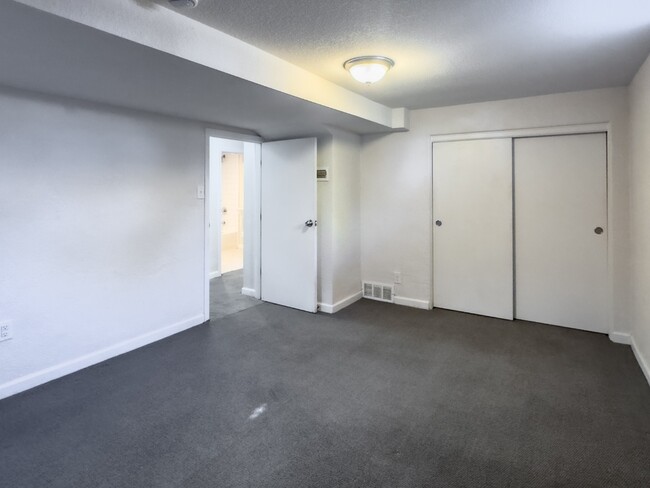 Building Photo - Spacious 5-Bedroom Gem on Locust Street – 2,053 Sq. Ft. of Comfort in Denver's Heart!