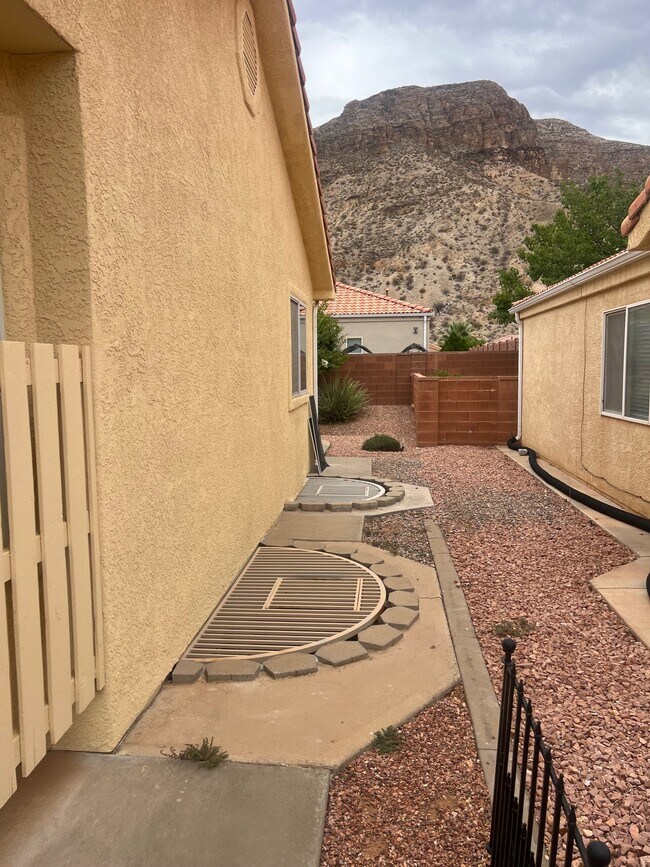 Building Photo - 2143 S 725 W