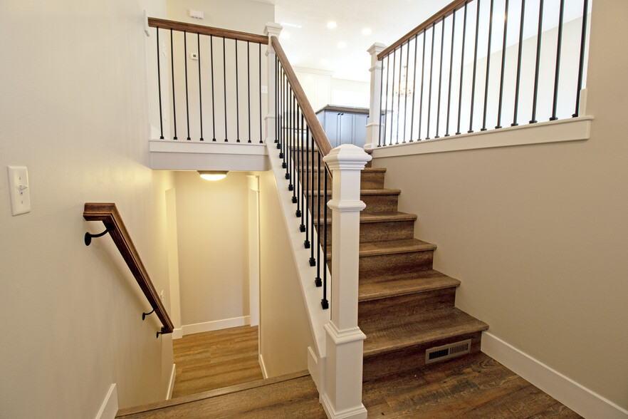 Building Photo - 6082 Kalland Cir NE