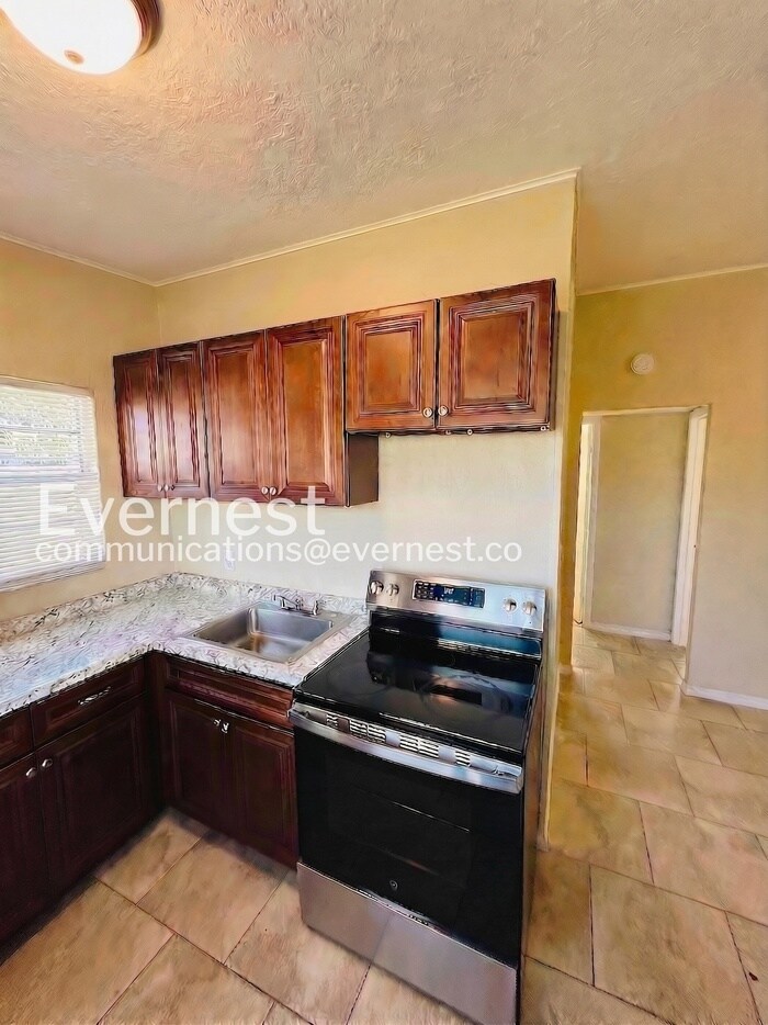 Building Photo - 2925 N 46th St