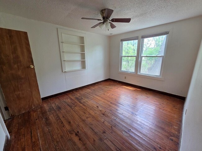 Building Photo - 3414 Riverside Dr