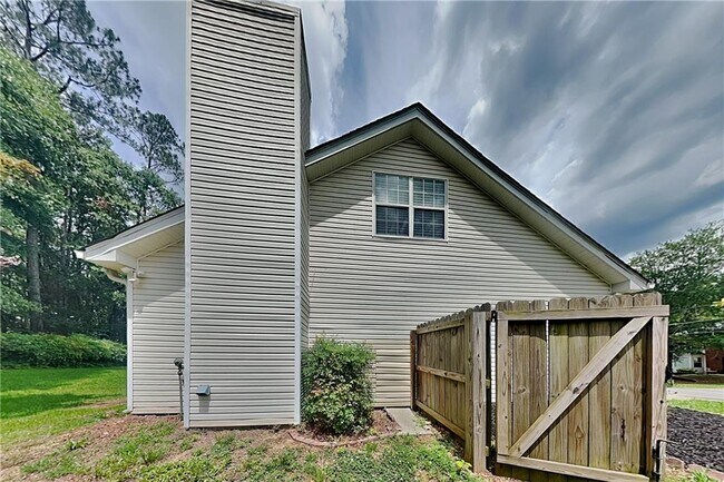 Building Photo - 2010 Rocksram Dr