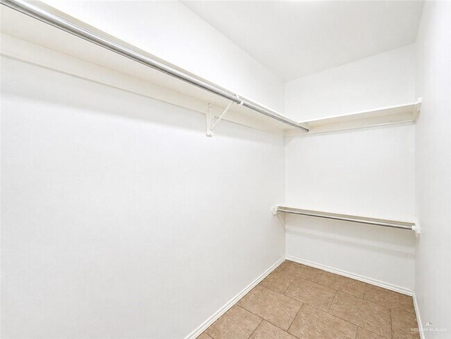 Building Photo - 1523 Oasis Dr