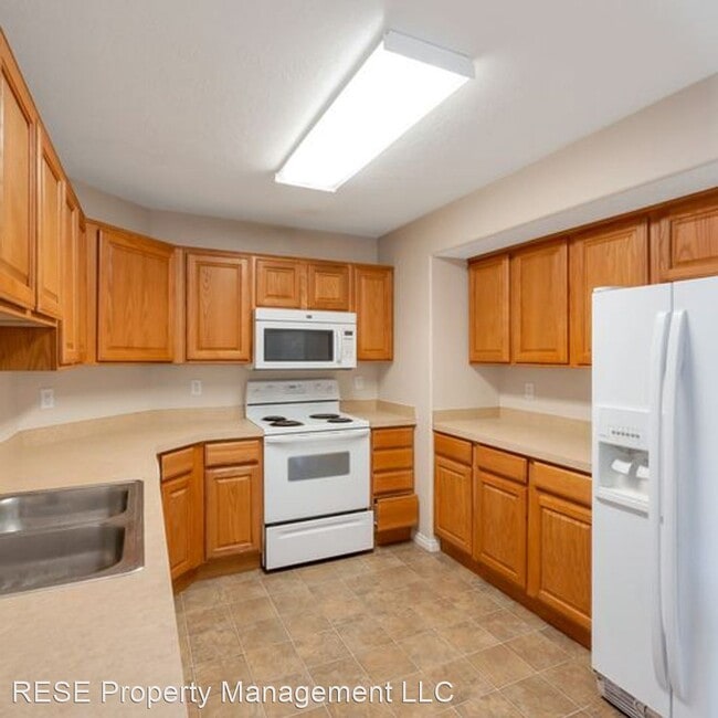 Building Photo - 3 br, 2 bath House - 3397 E Ridge Rd #8