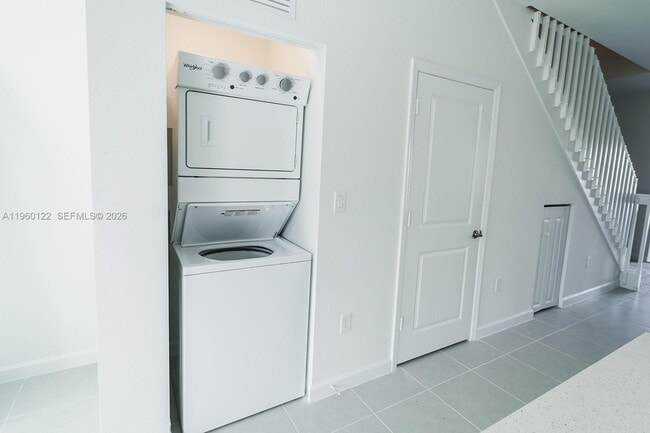 Building Photo - 2620 SE 28th Dr