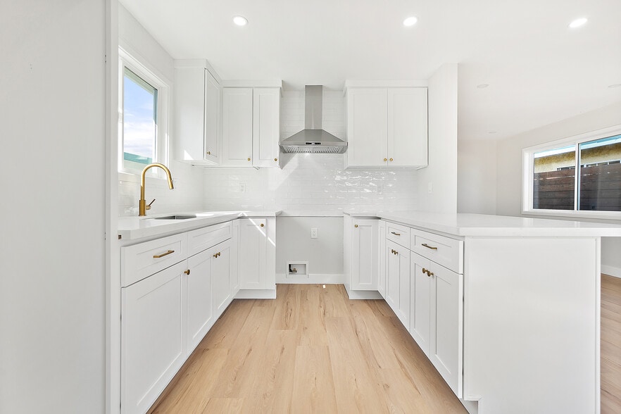 Building Photo - 2051 E Harding St