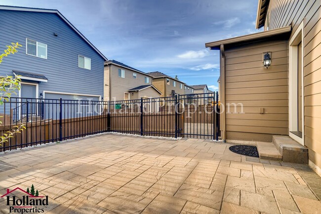 Building Photo - Charming 4-Bedroom Home Near Parks and Tra...