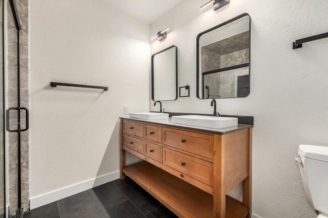 Building Photo - 222 W Brown Rd