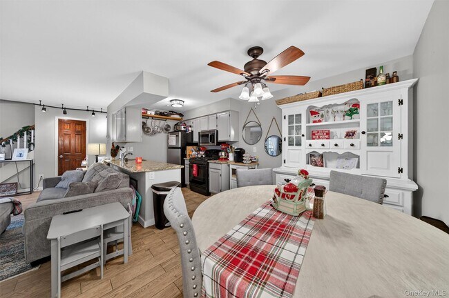 Building Photo - 74 Homestead Village Dr