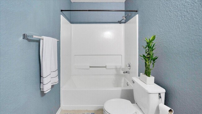 Building Photo - "Charming 3-Bedroom Home with 2 Full Baths in New Braunfels – 1,425 Sq Ft of Comfort on Cherokee ...