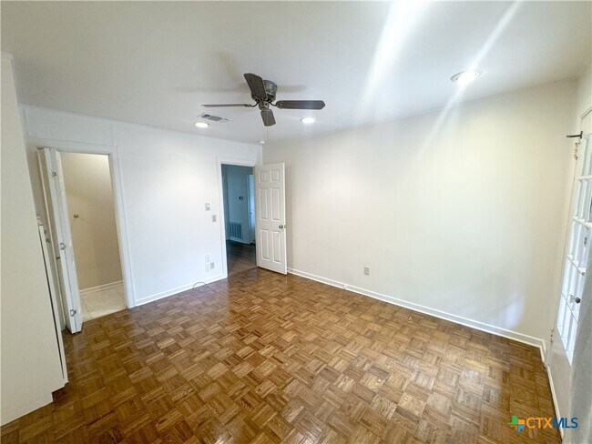 Building Photo - 1025 Mulberry Ave