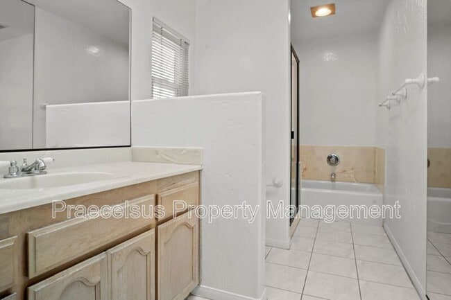 Building Photo - 5364 Dressage Dr