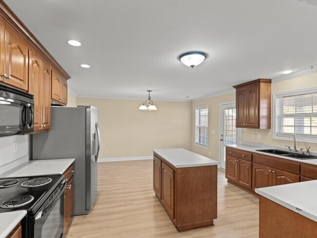 Building Photo - 4807 Creston Ct SE