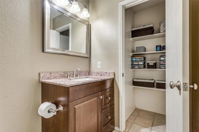 Building Photo - 4612 Wedgewood Dr